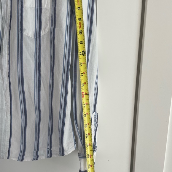 Like New Frank & Eileen Barry Striped Button Down Shirt. Medium - Picture 10 of 10